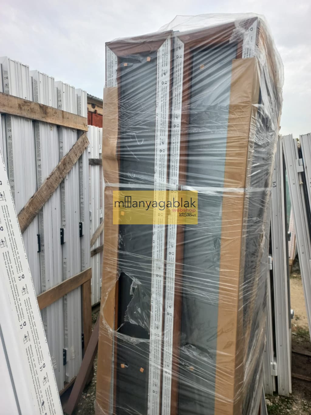 Oldalvilágítók aranytölgy Fix műanyag ablak Grízüveges 37700 Ft – 41600 Ft