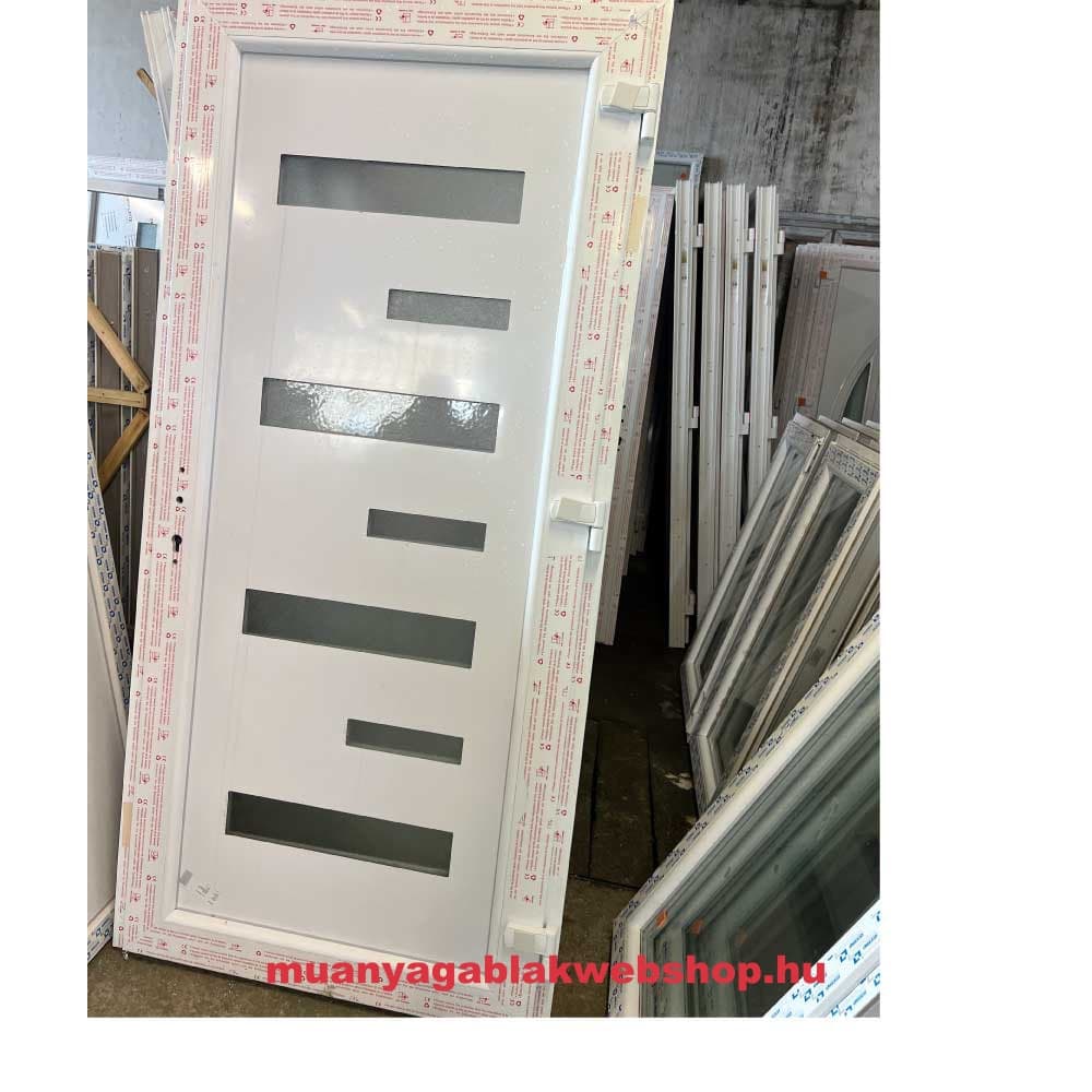 Műanyag bejárati ajtó Flatline24 termékfotó